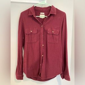 Women’s buttons down top